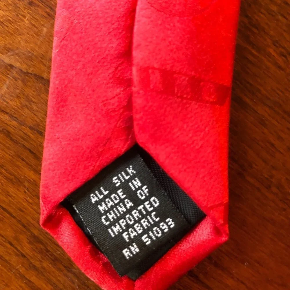 Hallmark Yule Tie Greetings‎ Silk Santa Golfing Tie with Reindeer